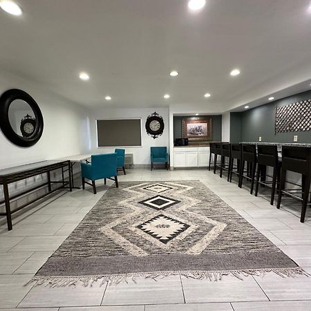 Desert Sands Inn & Suites Albuquerque Bagian luar foto