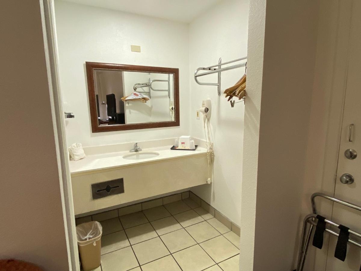 Desert Sands Inn & Suites Albuquerque Bagian luar foto