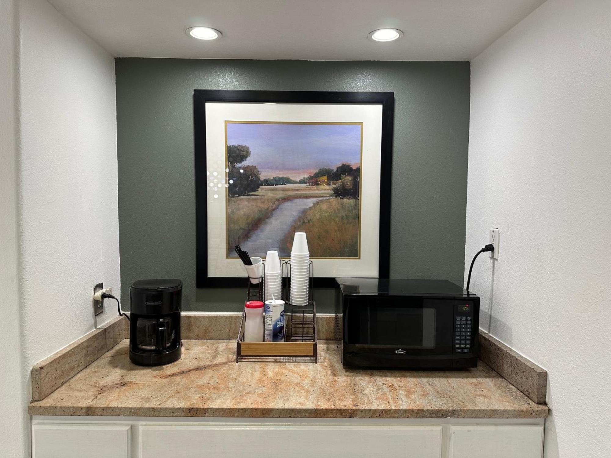 Desert Sands Inn & Suites Albuquerque Bagian luar foto
