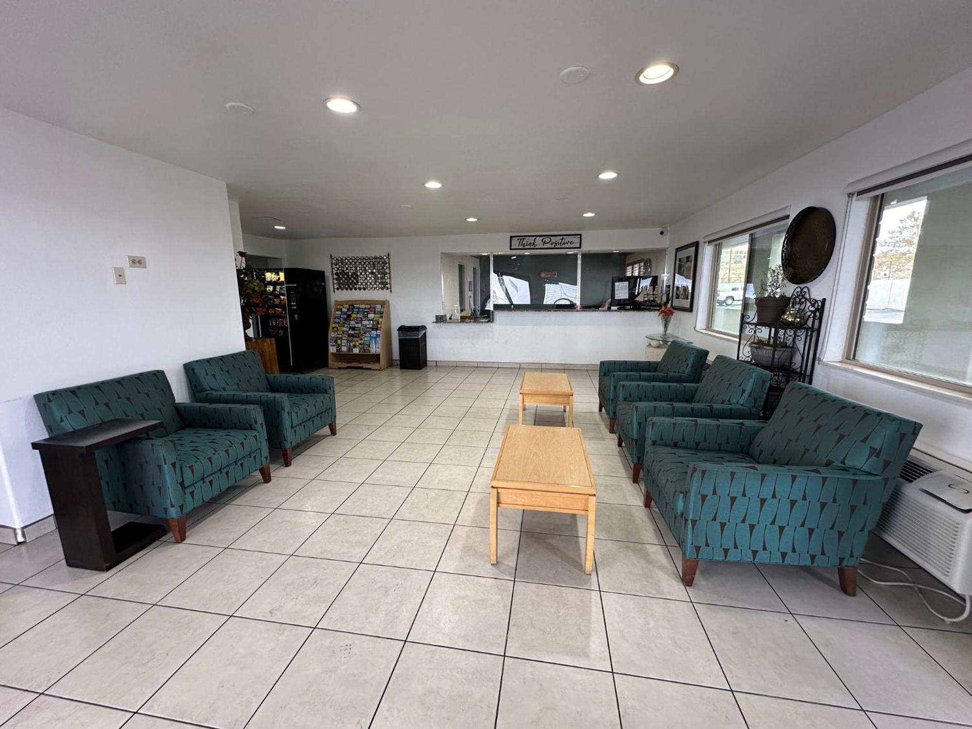 Desert Sands Inn & Suites Albuquerque Bagian luar foto