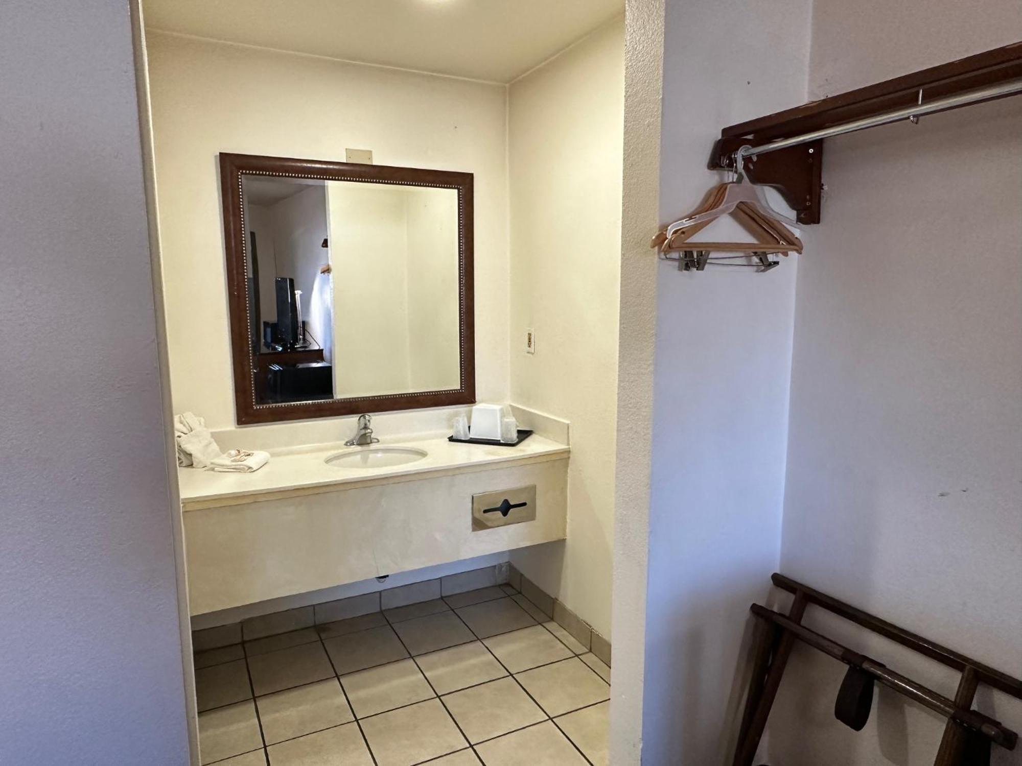 Desert Sands Inn & Suites Albuquerque Bagian luar foto