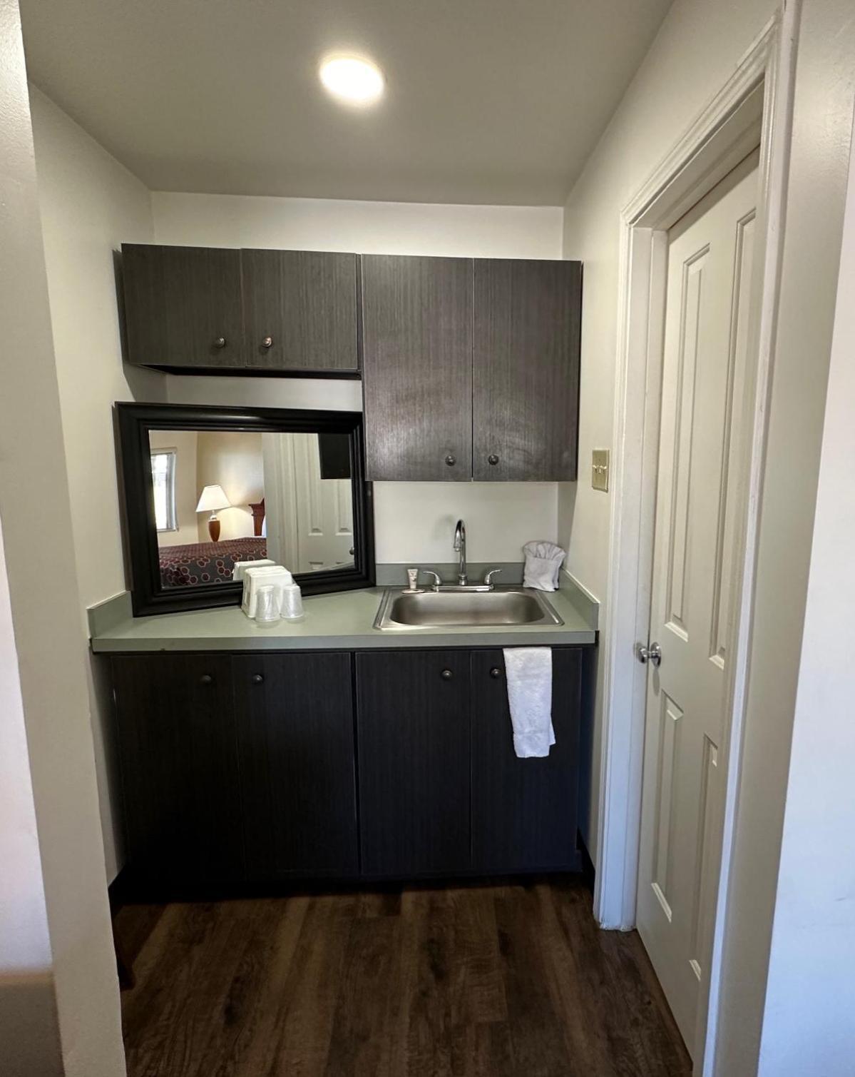 Desert Sands Inn & Suites Albuquerque Bagian luar foto