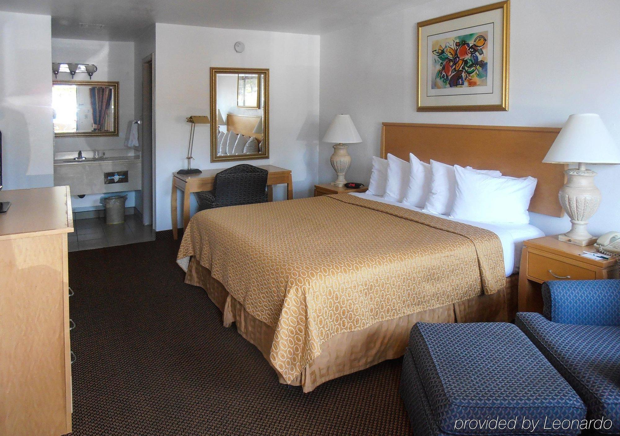 Desert Sands Inn & Suites Albuquerque Bagian luar foto