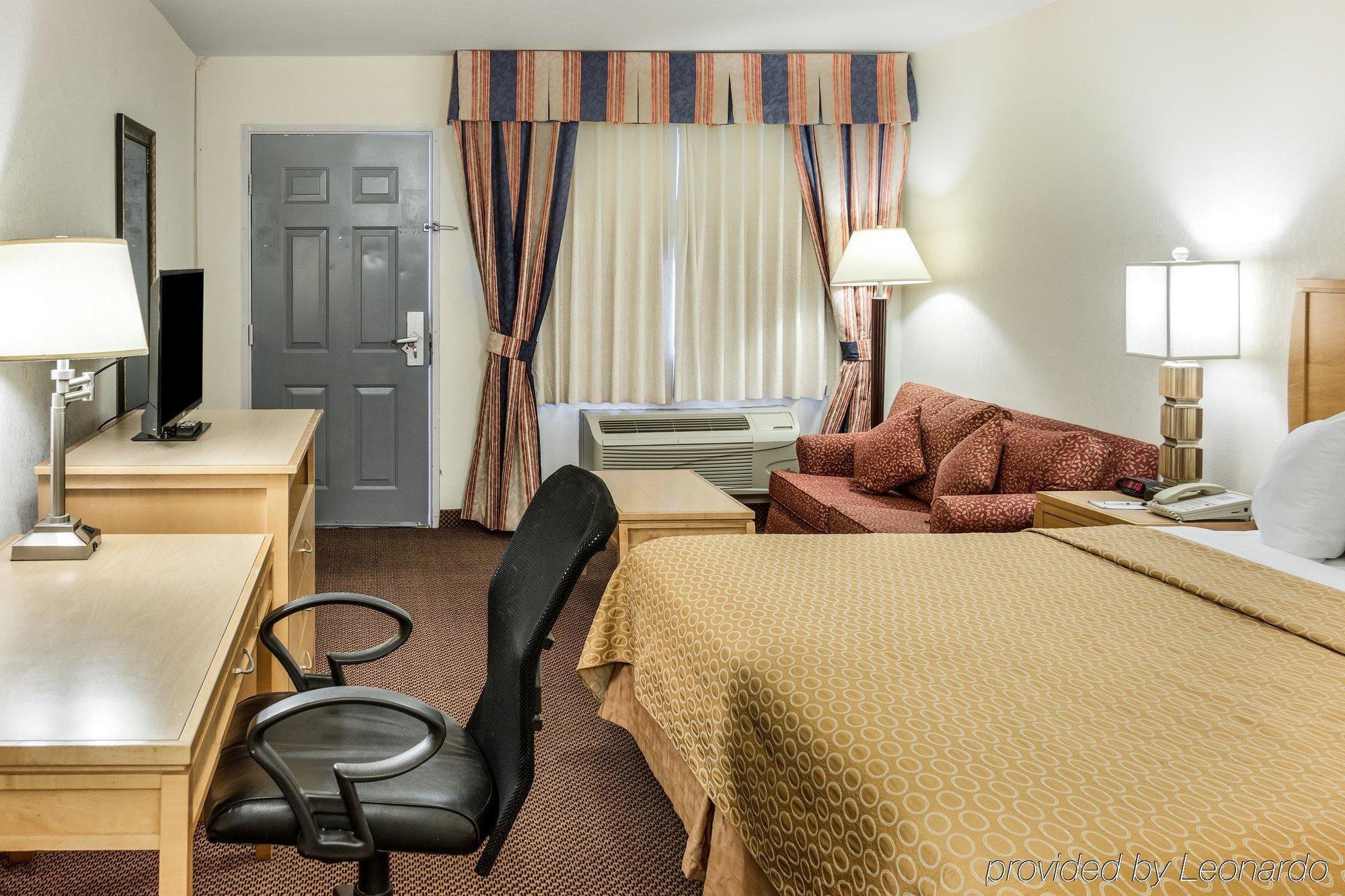 Desert Sands Inn & Suites Albuquerque Bagian luar foto