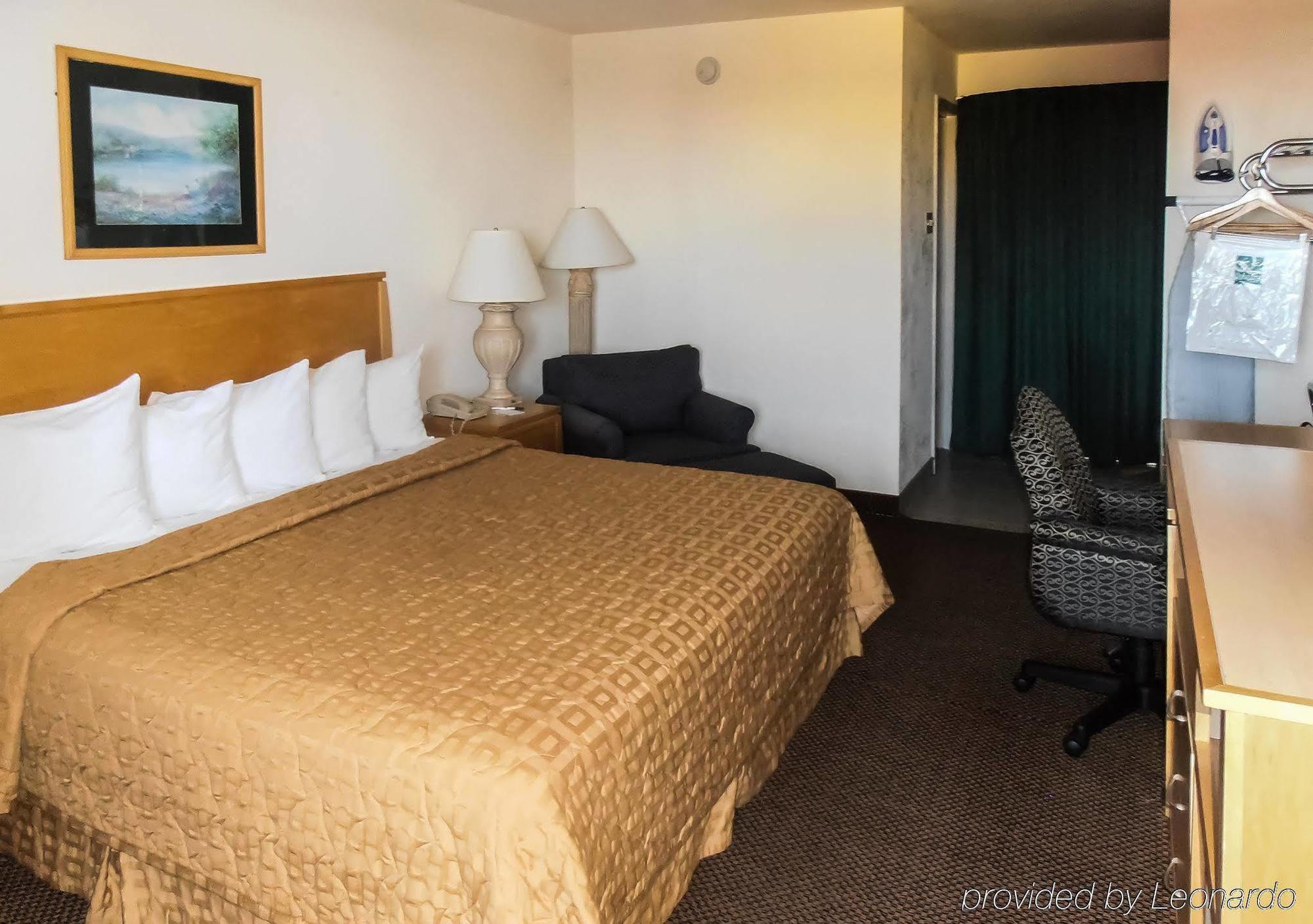 Desert Sands Inn & Suites Albuquerque Bagian luar foto